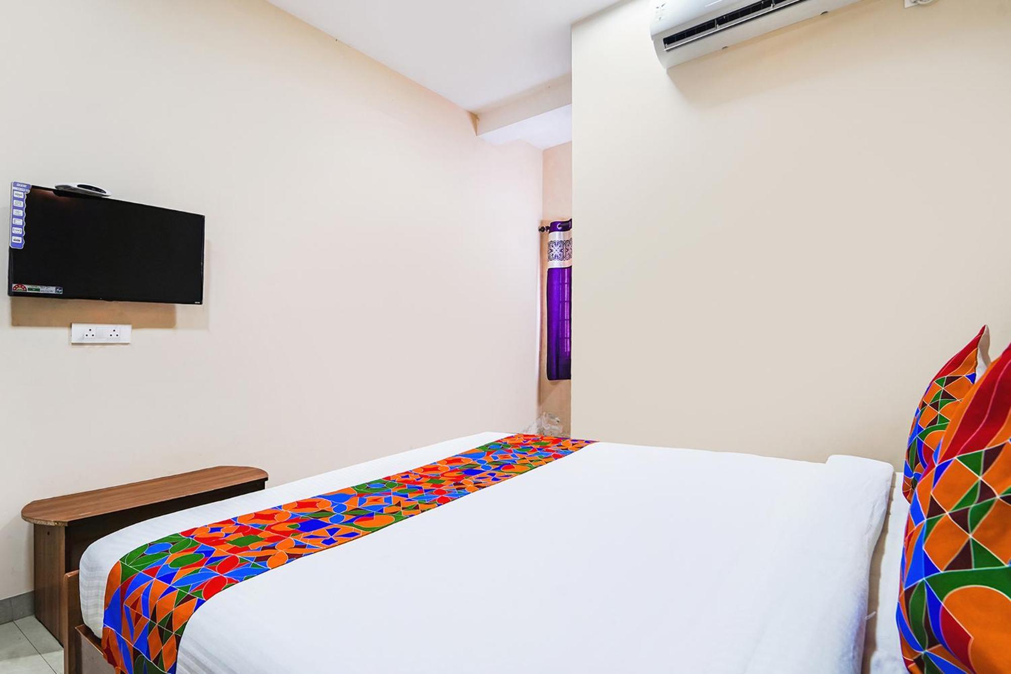 Fabexpress Uv Residency - 700M From Coimbatore International Airport Irugur Luaran gambar