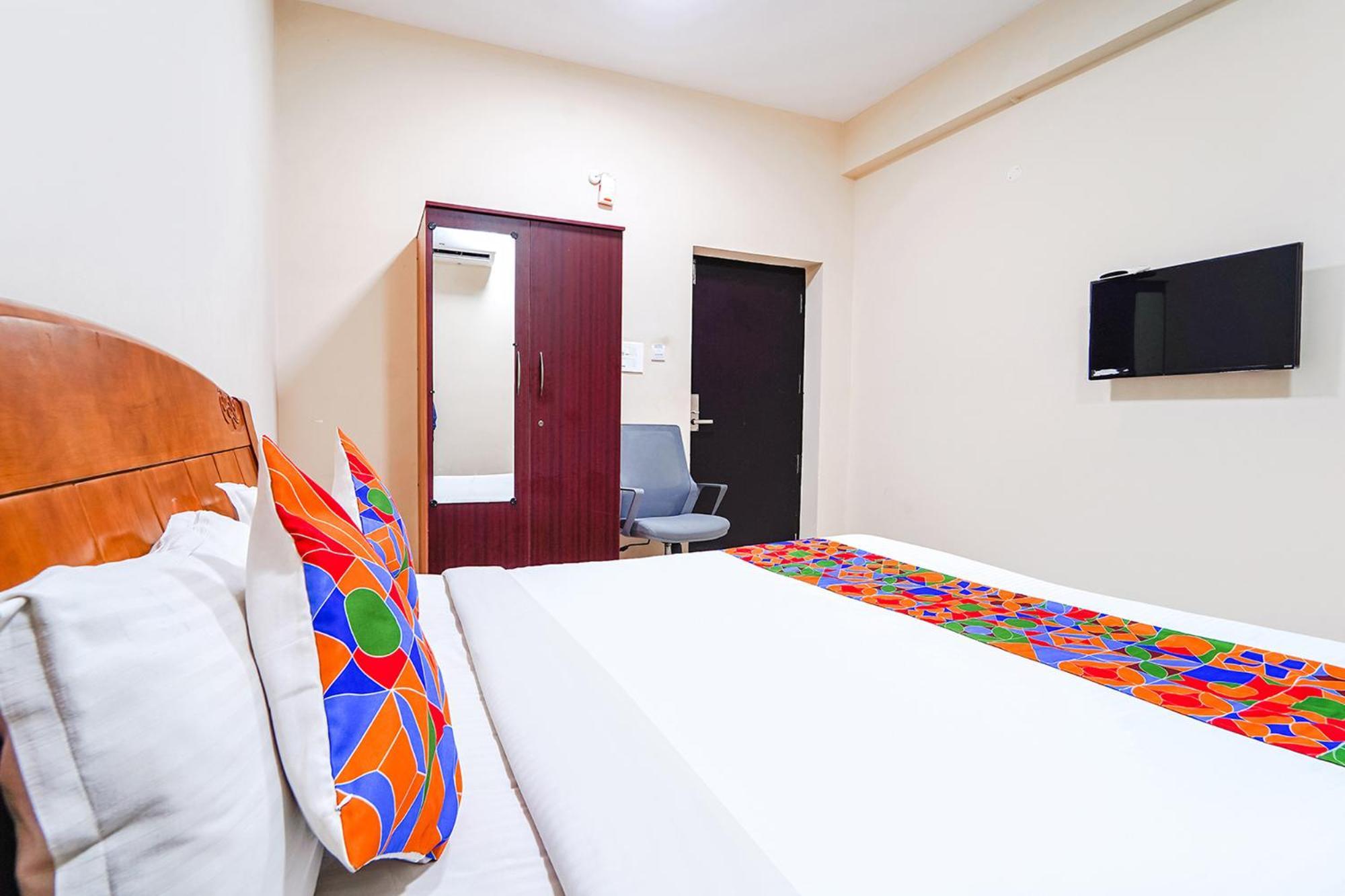 Fabexpress Uv Residency - 700M From Coimbatore International Airport Irugur Luaran gambar