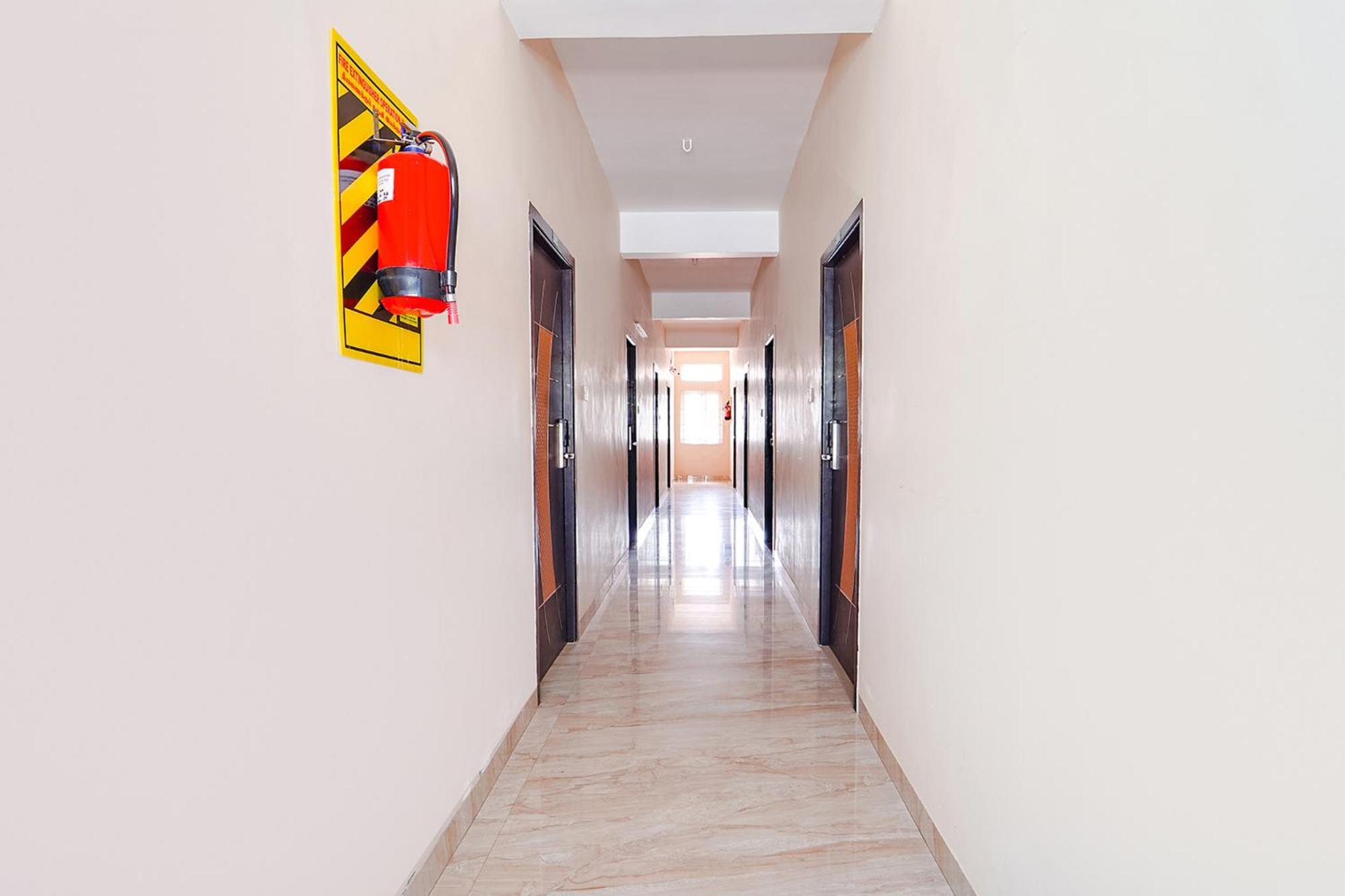 Fabexpress Uv Residency - 700M From Coimbatore International Airport Irugur Luaran gambar
