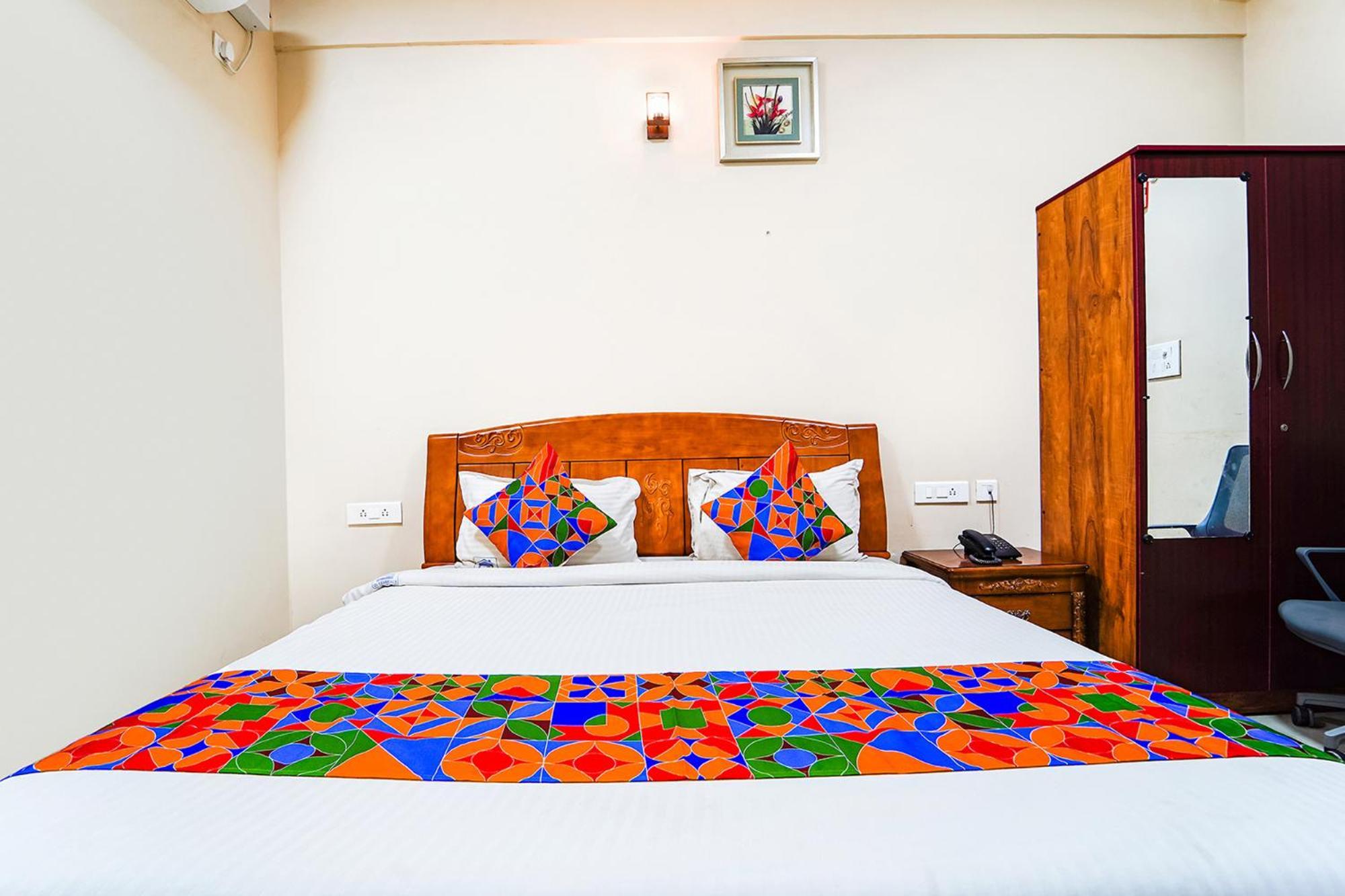 Fabexpress Uv Residency - 700M From Coimbatore International Airport Irugur Luaran gambar