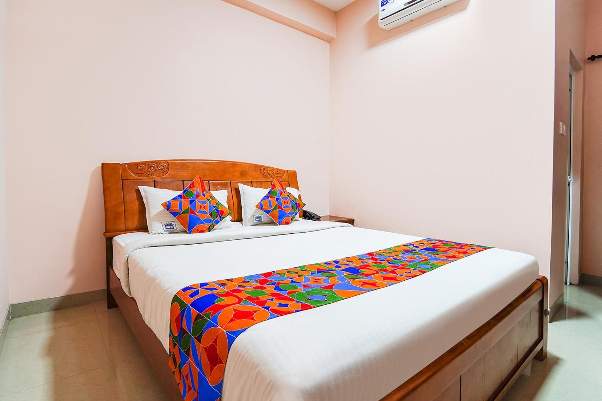Fabexpress Uv Residency - 700M From Coimbatore International Airport Irugur Luaran gambar