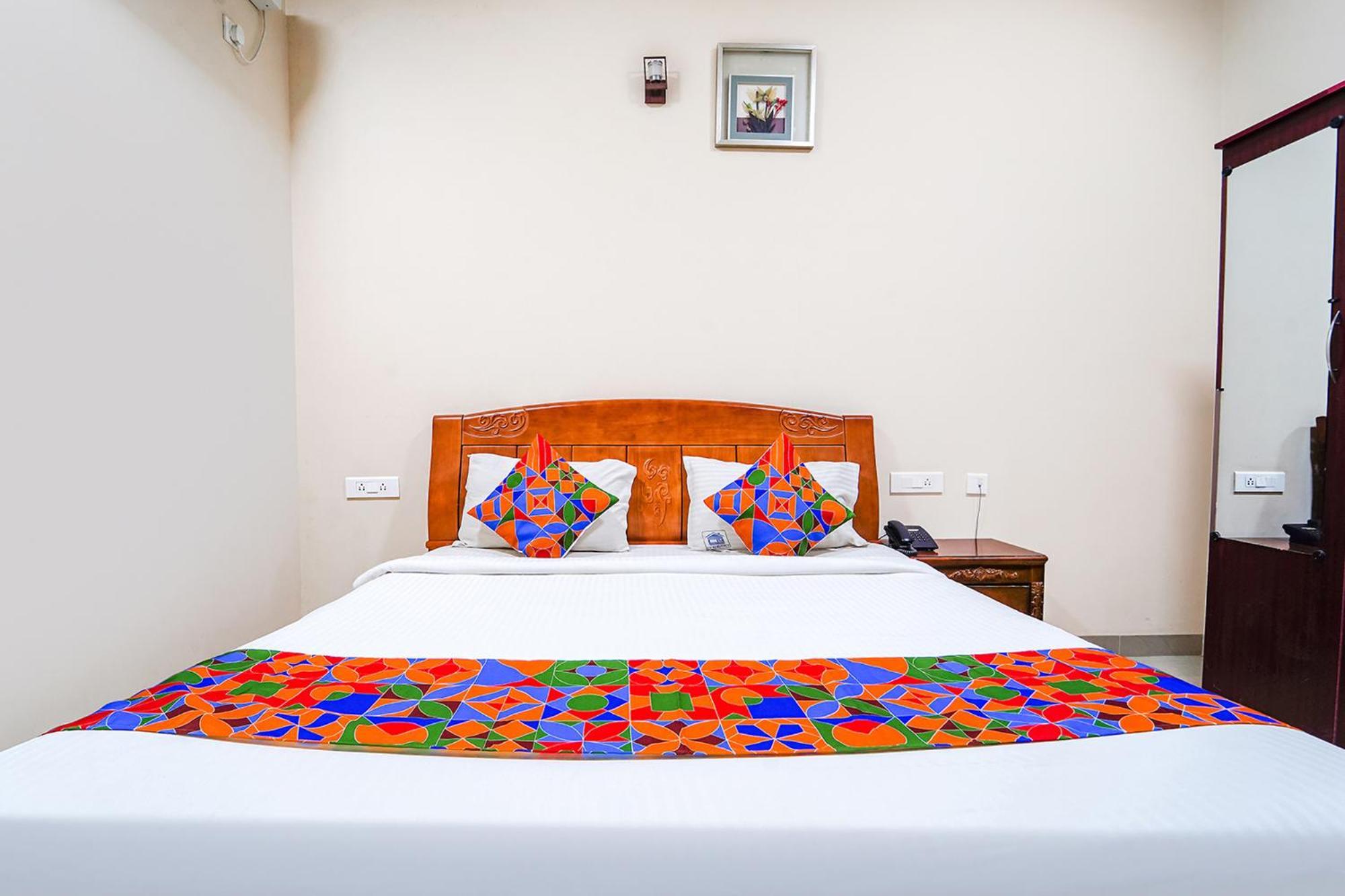 Fabexpress Uv Residency - 700M From Coimbatore International Airport Irugur Luaran gambar