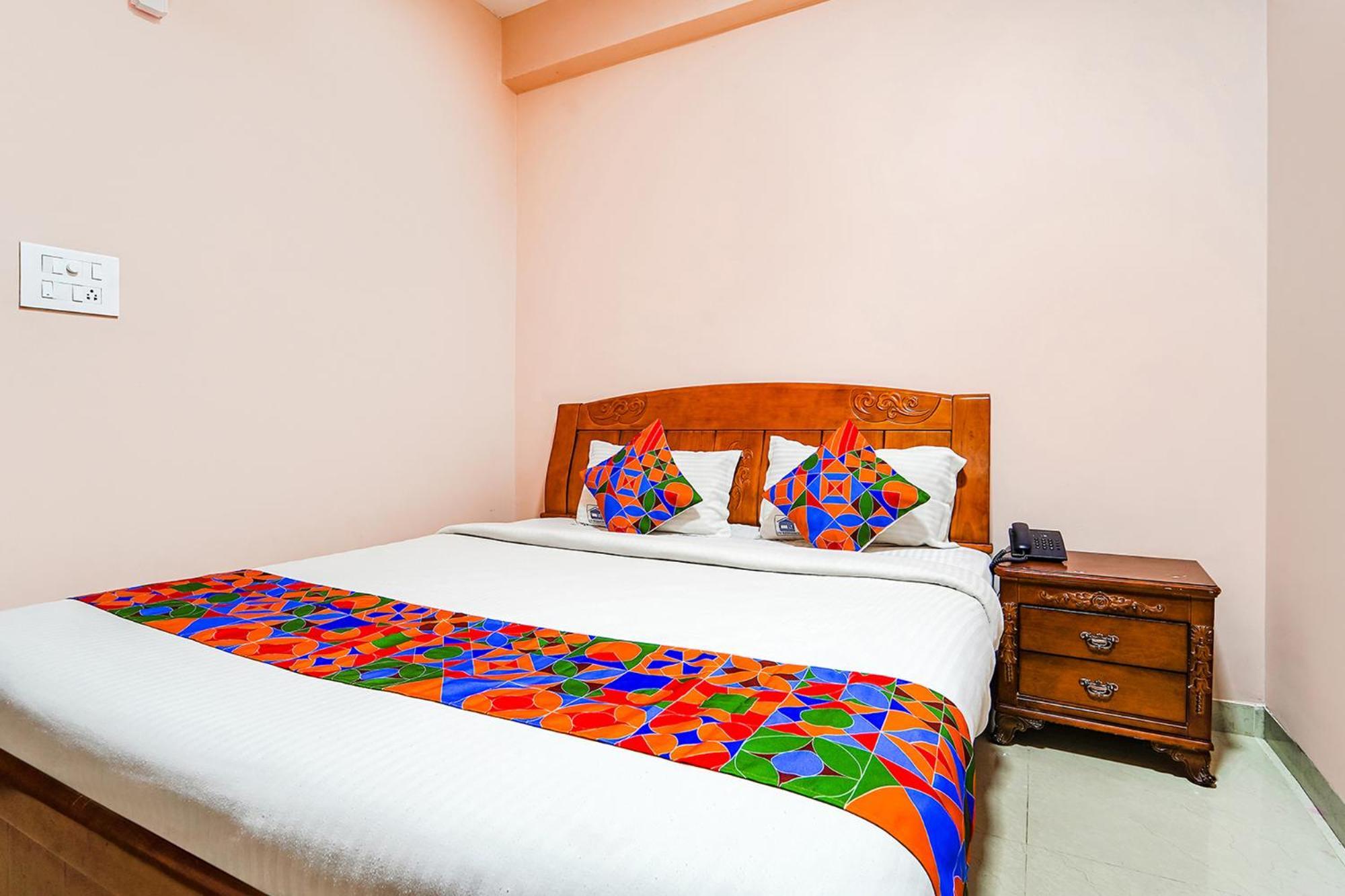 Fabexpress Uv Residency - 700M From Coimbatore International Airport Irugur Luaran gambar