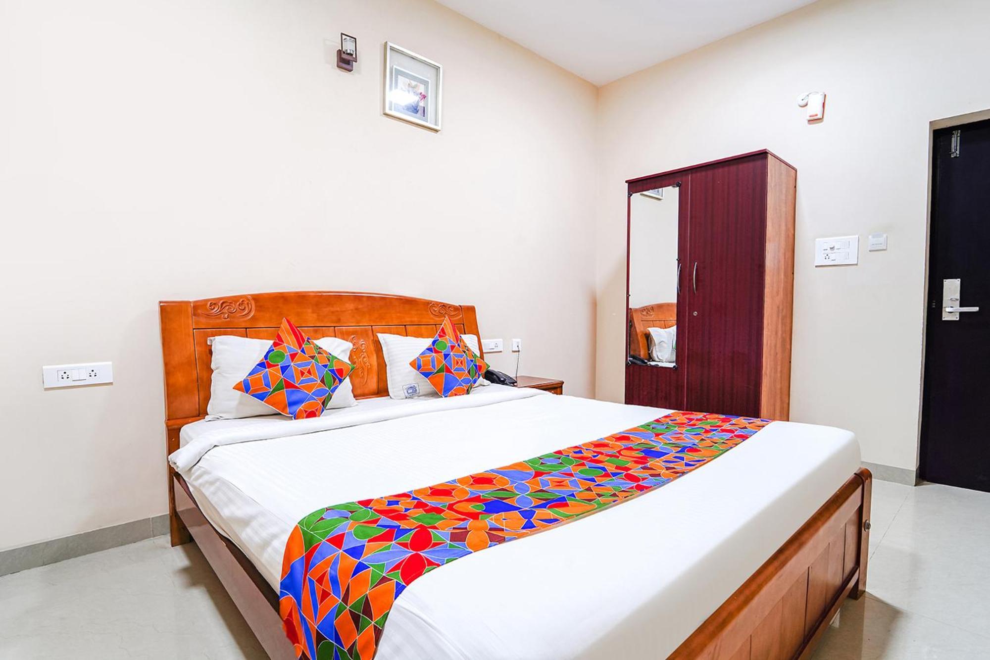Fabexpress Uv Residency - 700M From Coimbatore International Airport Irugur Luaran gambar