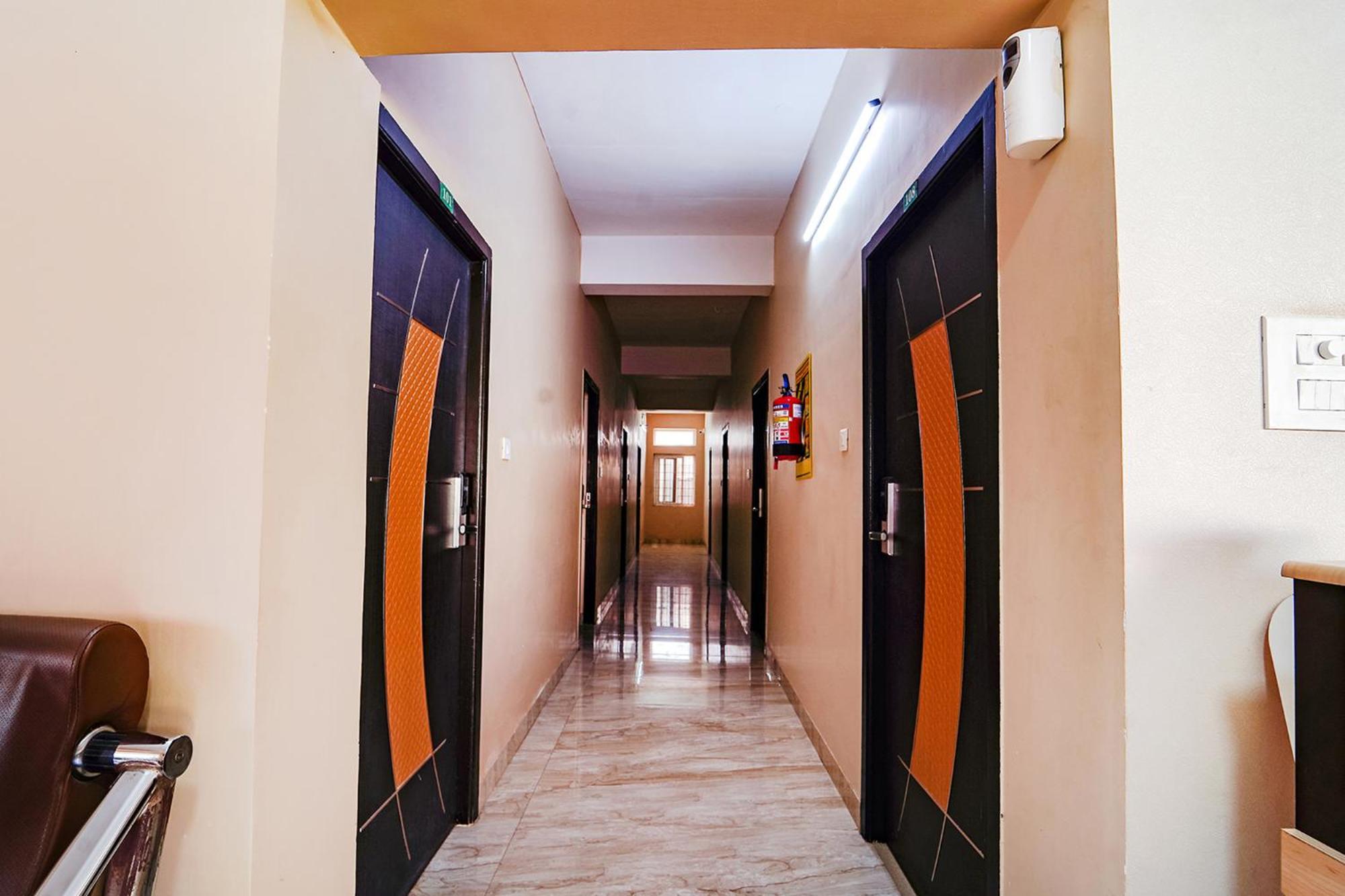 Fabexpress Uv Residency - 700M From Coimbatore International Airport Irugur Luaran gambar