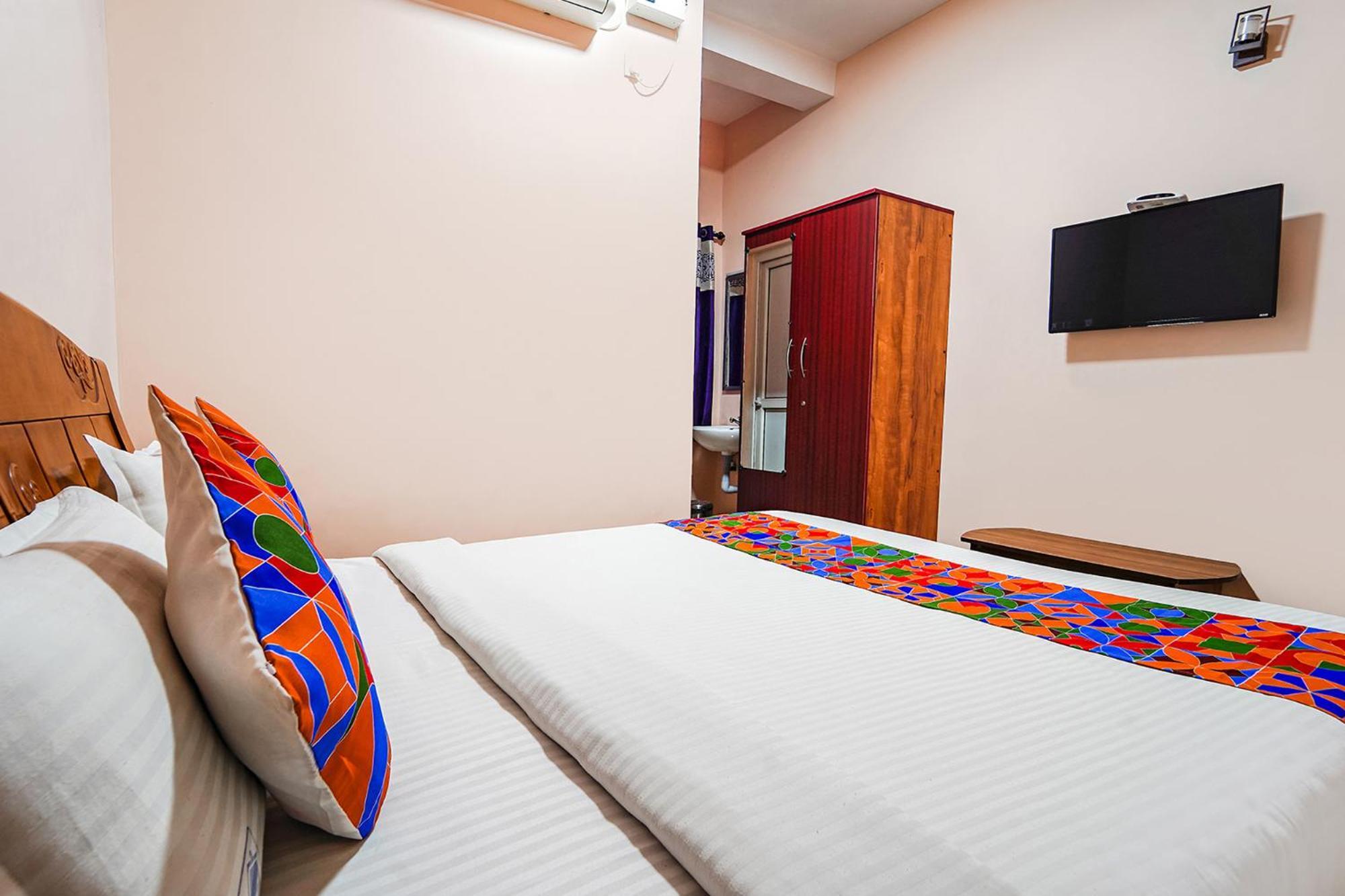 Fabexpress Uv Residency - 700M From Coimbatore International Airport Irugur Luaran gambar