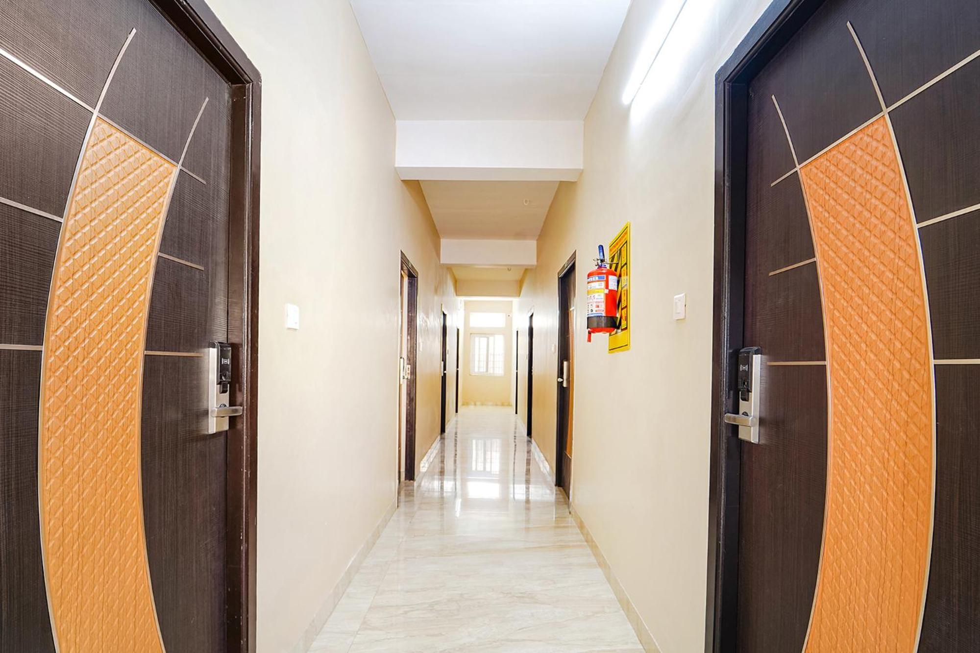 Fabexpress Uv Residency - 700M From Coimbatore International Airport Irugur Luaran gambar